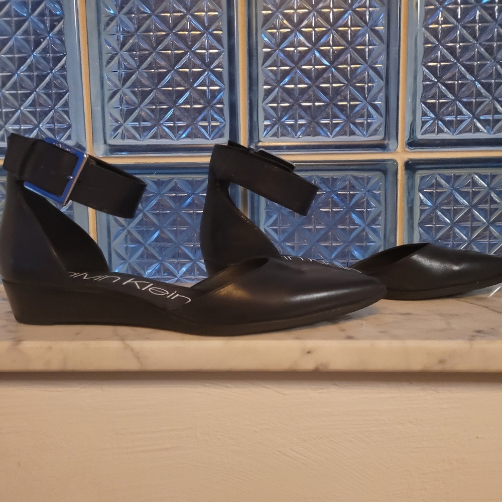 Calvin Klein black leather flats sz 8